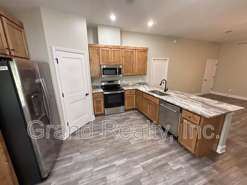 Modern 3 Bedroom Home in Pace FL – Never Been Lived In! property image