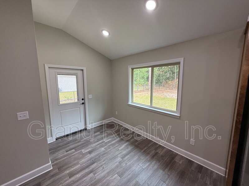 Modern 3 Bedroom Home in Pace FL – Never Been Lived In! property image