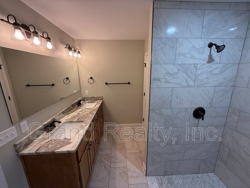 Modern 3 Bedroom Home in Pace FL – Never Been Lived In! property image