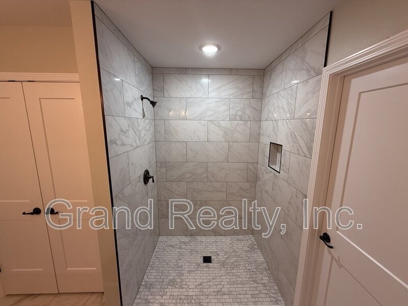 Modern 3 Bedroom Home in Pace FL – Never Been Lived In! property image