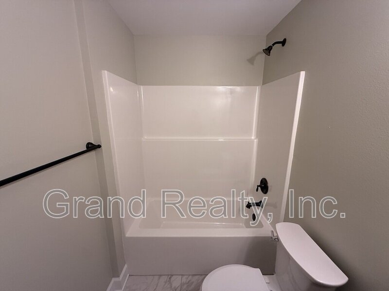 Modern 3 Bedroom Home in Pace FL – Never Been Lived In! property image