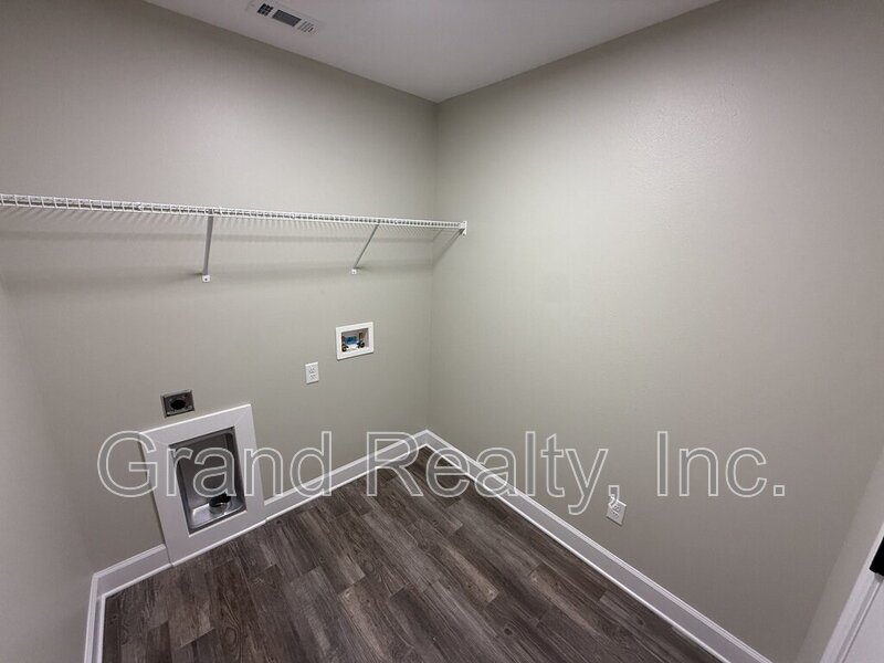 Modern 3 Bedroom Home in Pace FL – Never Been Lived In! property image