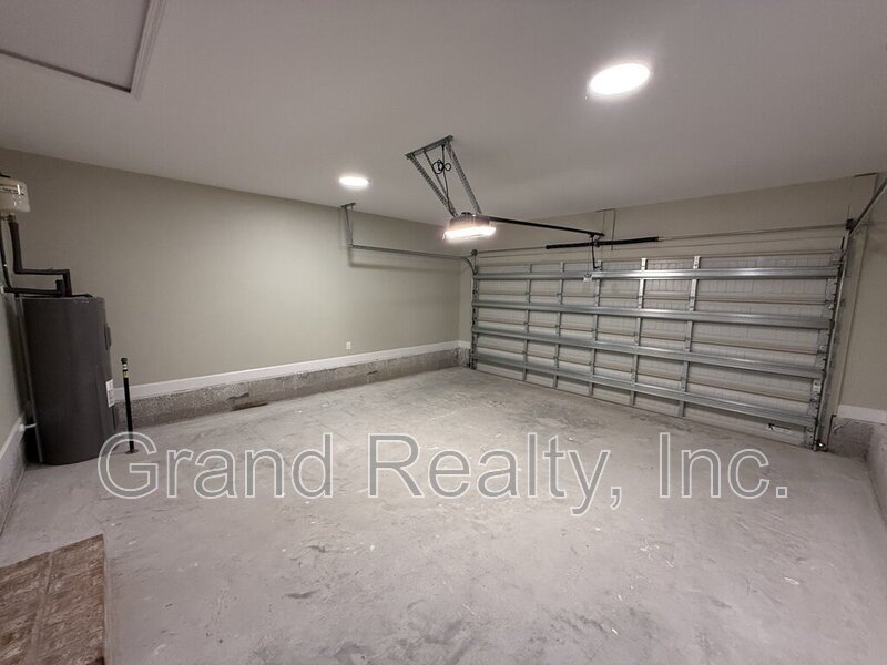 Modern 3 Bedroom Home in Pace FL – Never Been Lived In! property image