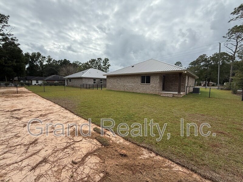 Modern 3 Bedroom Home in Pace FL – Never Been Lived In! property image