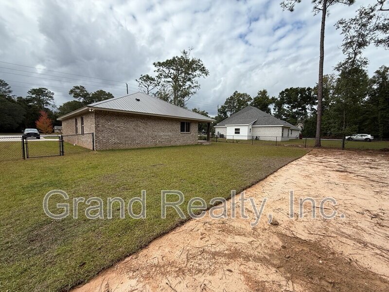 Modern 3 Bedroom Home in Pace FL – Never Been Lived In! property image
