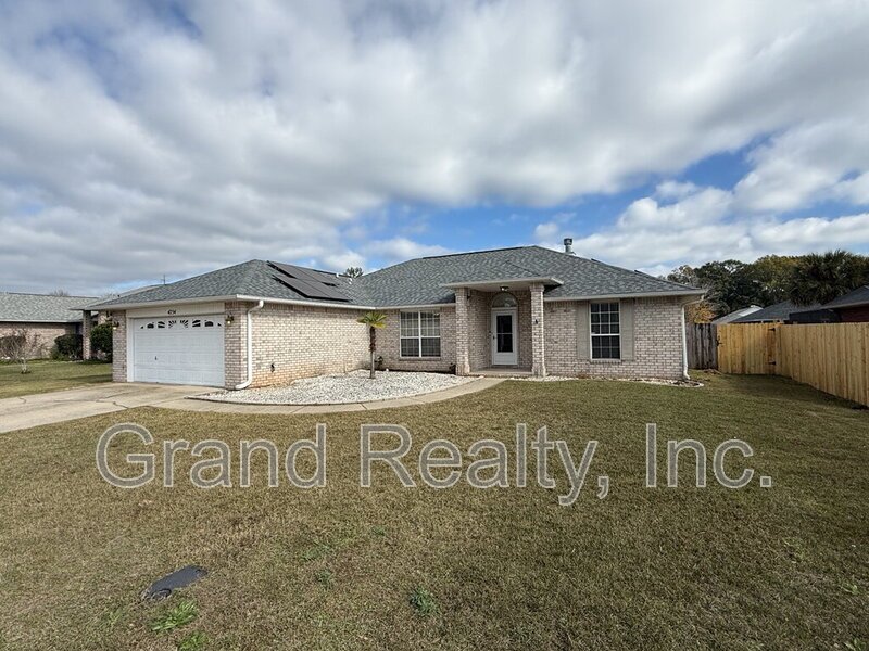 Beautiful Three Bedroom Two Bathroom Home with Solar Panels and a Private Fenced Yard! property image