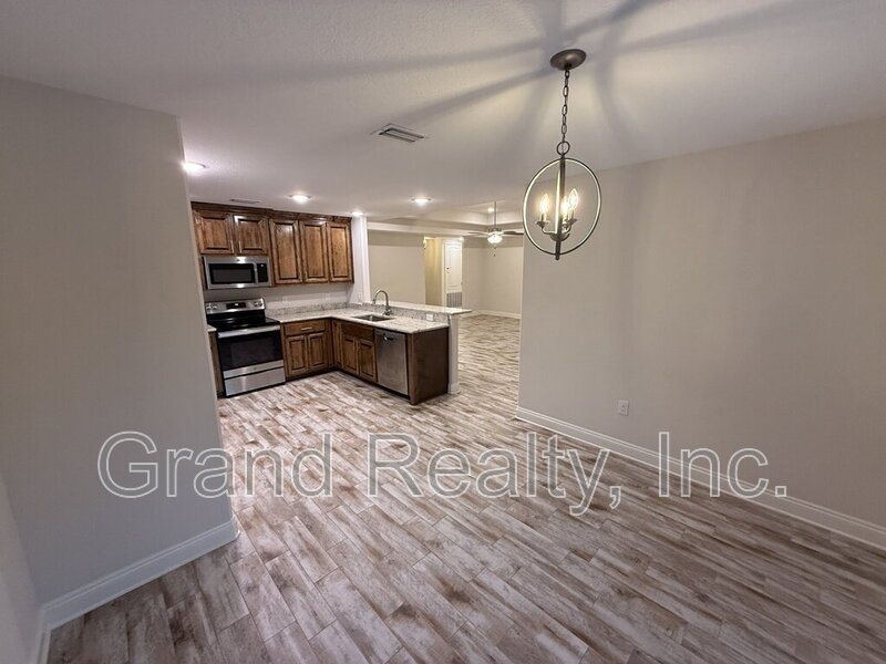 Beautiful 3-Bed Milton Retreat Featuring Granite Counters, Large Backyard, and a Screened In Porch! property image