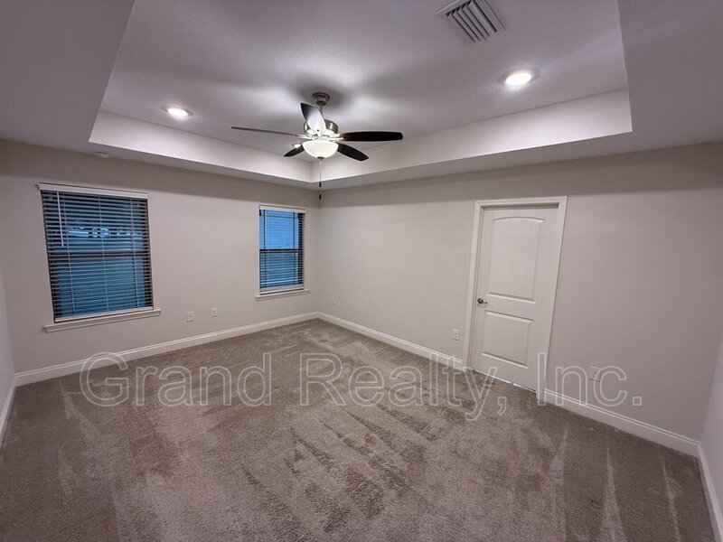 Beautiful 3-Bed Milton Retreat Featuring Granite Counters, Large Backyard, and a Screened In Porch! property image