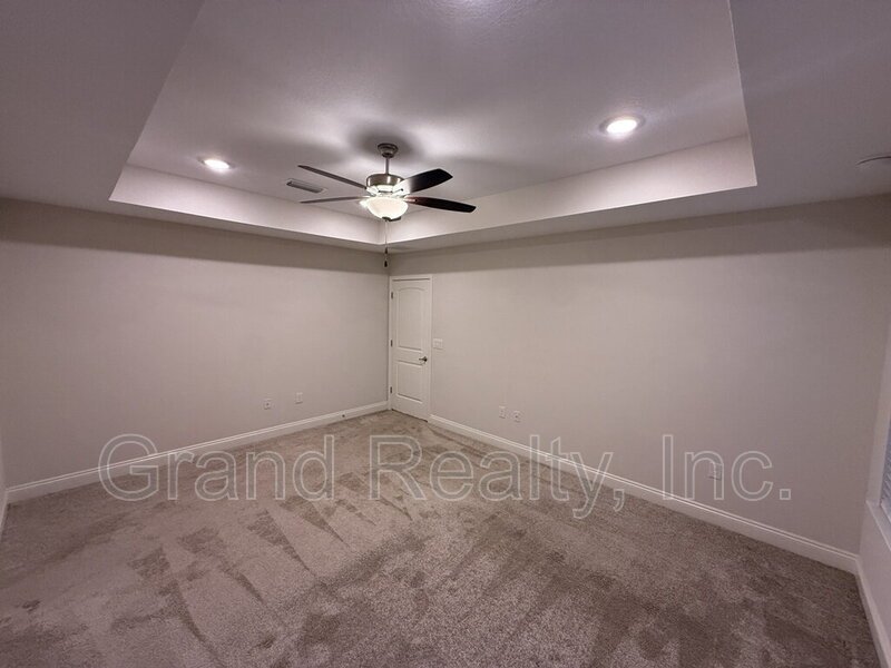 Beautiful 3-Bed Milton Retreat Featuring Granite Counters, Large Backyard, and a Screened In Porch! property image