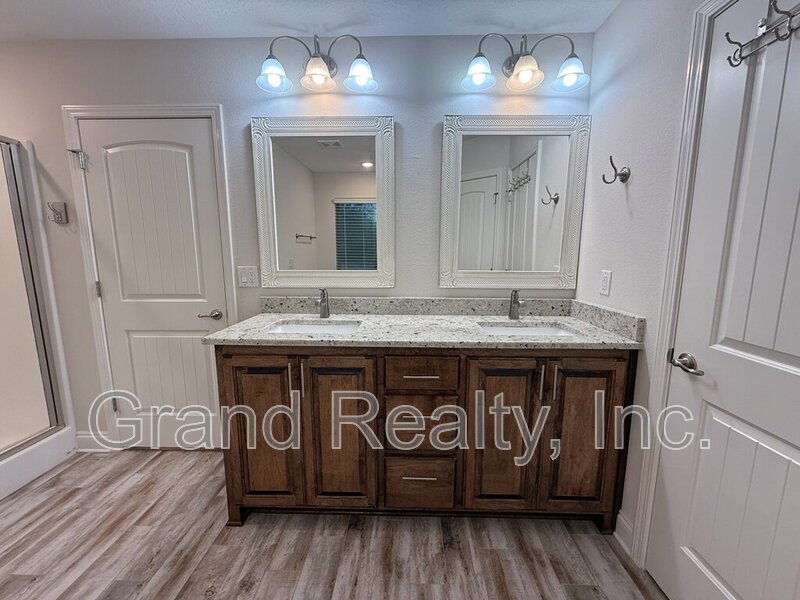 Beautiful 3-Bed Milton Retreat Featuring Granite Counters, Large Backyard, and a Screened In Porch! property image