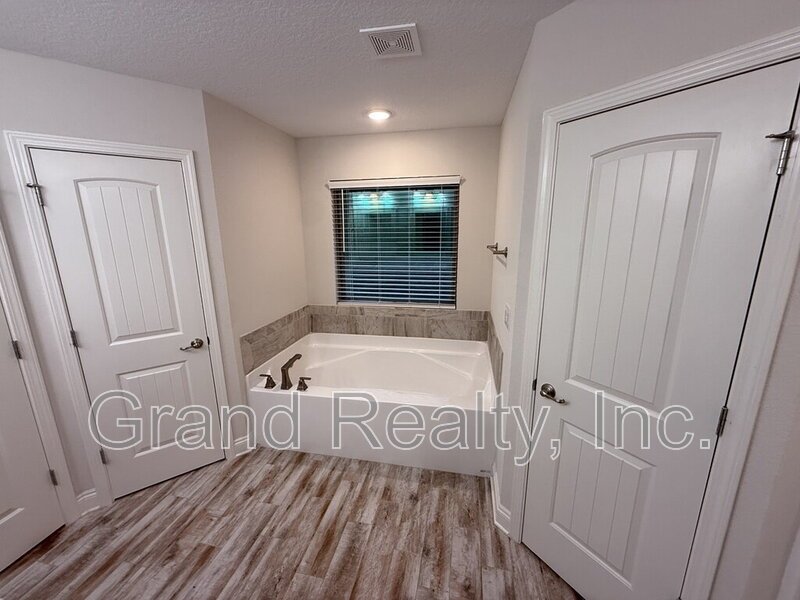 Beautiful 3-Bed Milton Retreat Featuring Granite Counters, Large Backyard, and a Screened In Porch! property image