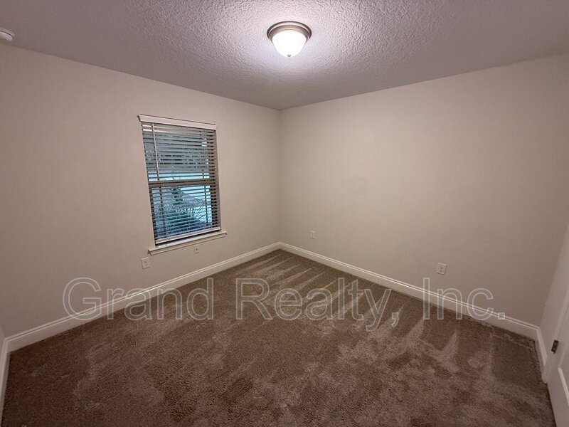 Beautiful 3-Bed Milton Retreat Featuring Granite Counters, Large Backyard, and a Screened In Porch! property image