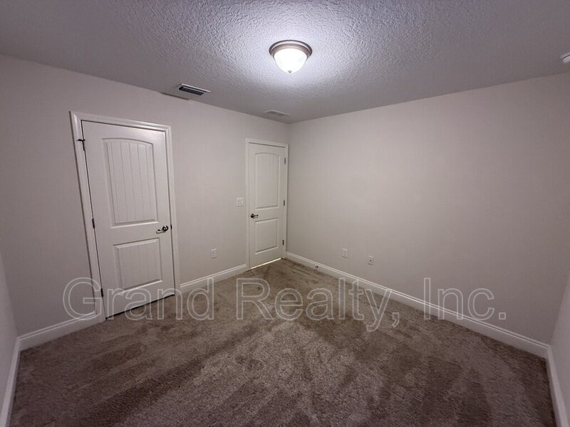 Beautiful 3-Bed Milton Retreat Featuring Granite Counters, Large Backyard, and a Screened In Porch! property image