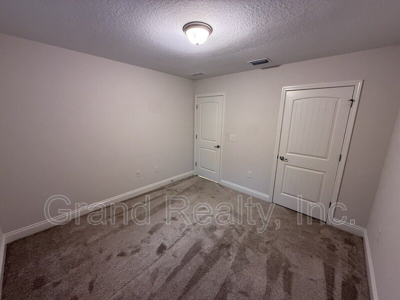 Beautiful 3-Bed Milton Retreat Featuring Granite Counters, Large Backyard, and a Screened In Porch! property image