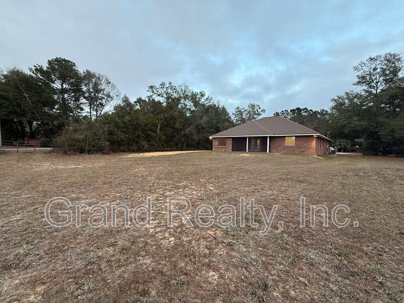Beautiful 3-Bed Milton Retreat Featuring Granite Counters, Large Backyard, and a Screened In Porch! property image