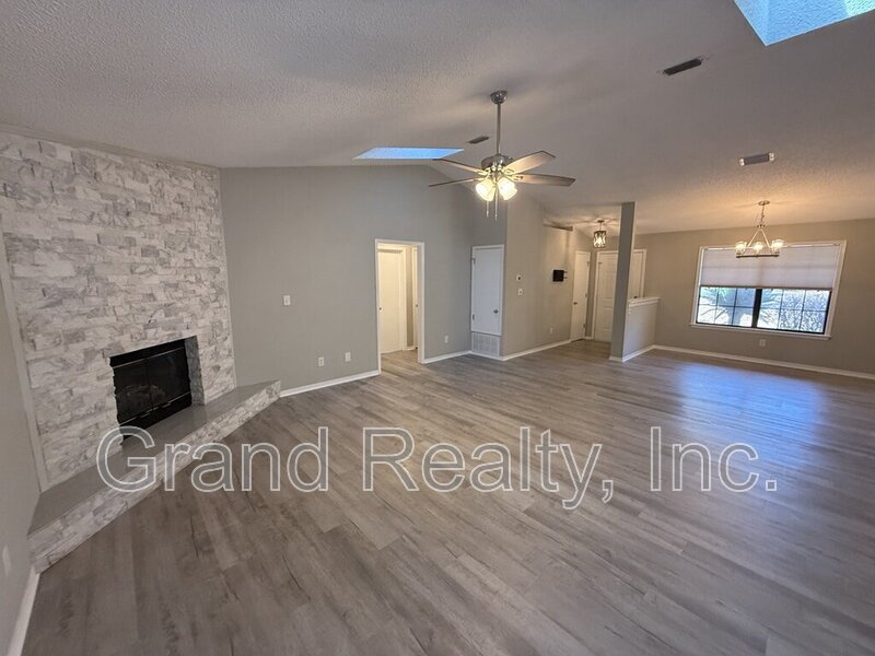 Inviting 3 Bedroom Home in the Heart of Pace with Granite Finishes and a Spacious Screened Porch! property image