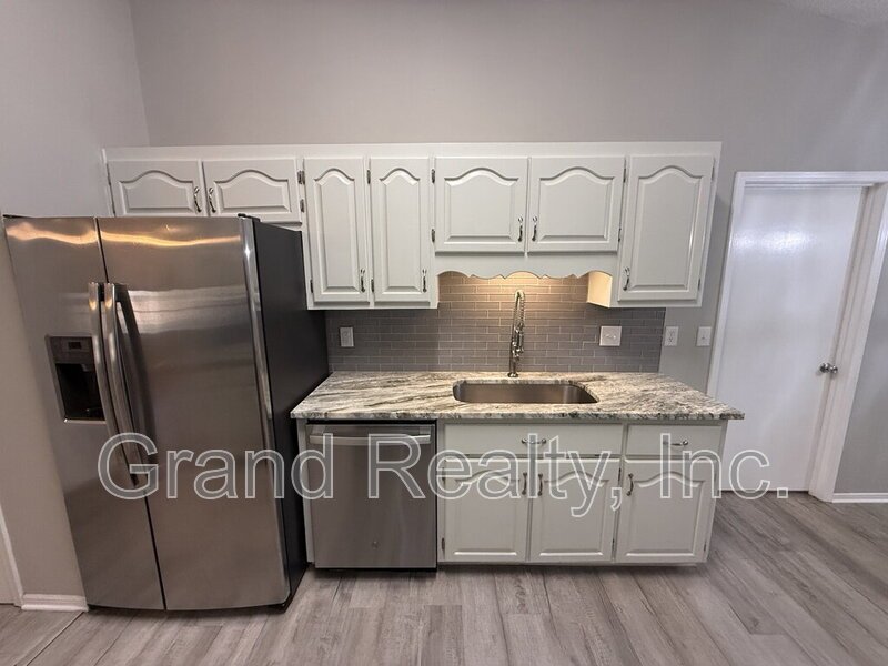 Inviting 3 Bedroom Home in the Heart of Pace with Granite Finishes and a Spacious Screened Porch! property image