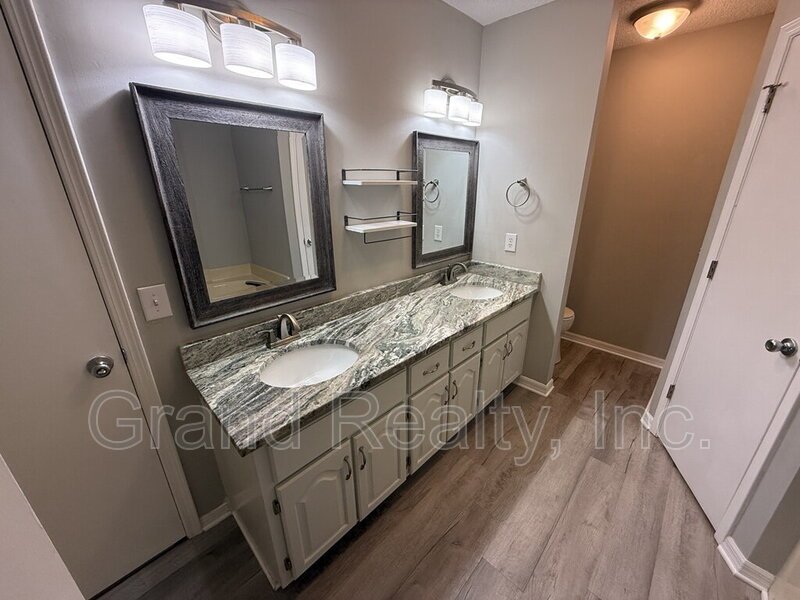 Inviting 3 Bedroom Home in the Heart of Pace with Granite Finishes and a Spacious Screened Porch! property image