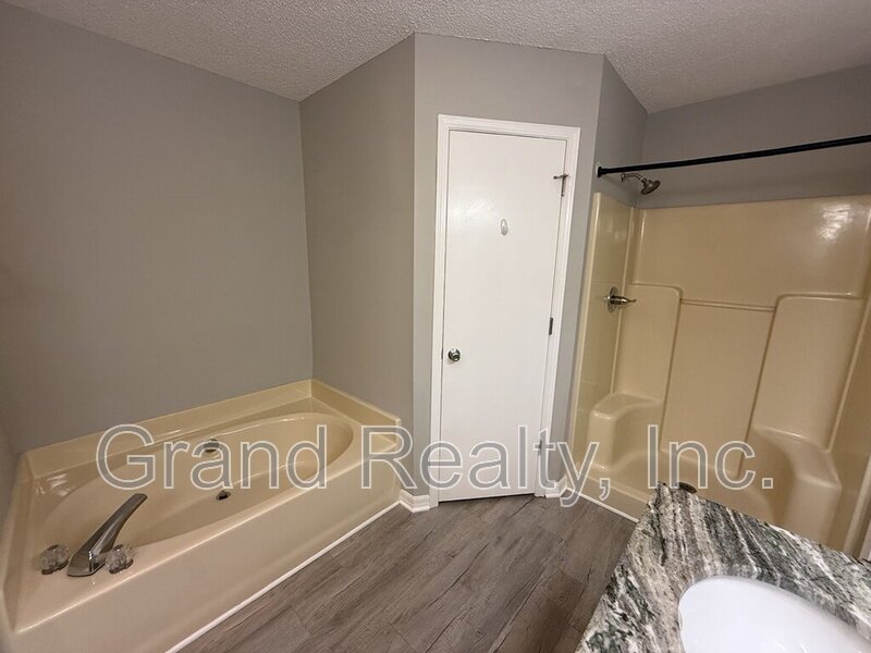 Inviting 3 Bedroom Home in the Heart of Pace with Granite Finishes and a Spacious Screened Porch! property image