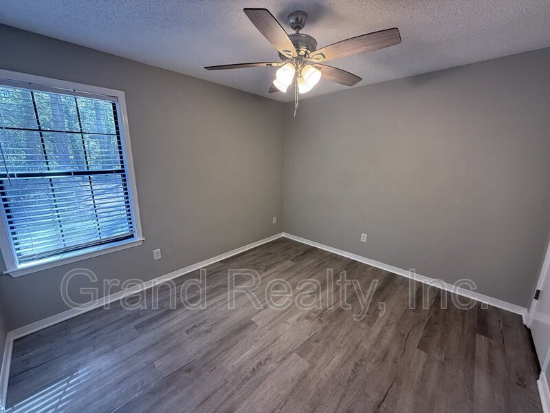 Inviting 3 Bedroom Home in the Heart of Pace with Granite Finishes and a Spacious Screened Porch! property image