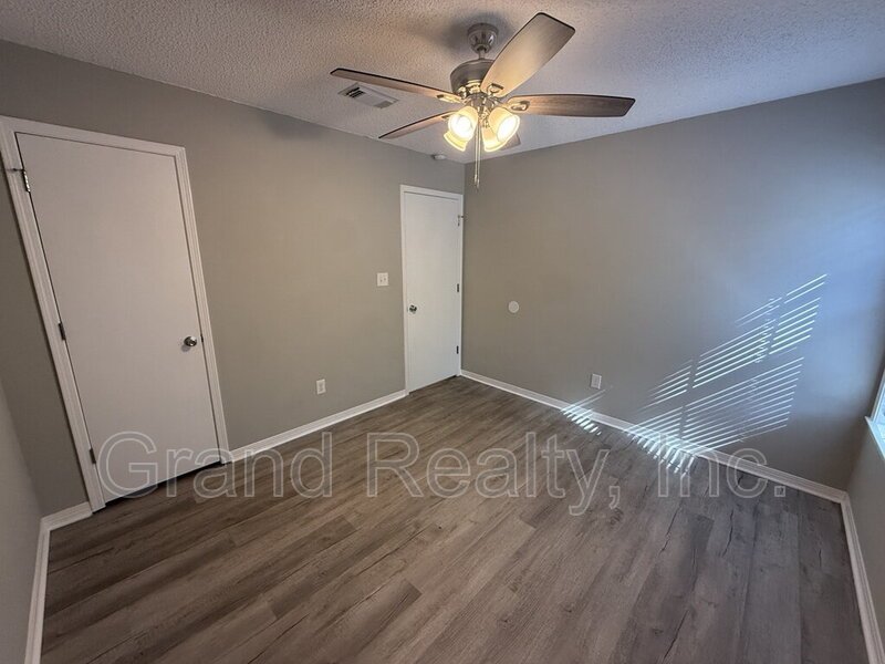 Inviting 3 Bedroom Home in the Heart of Pace with Granite Finishes and a Spacious Screened Porch! property image