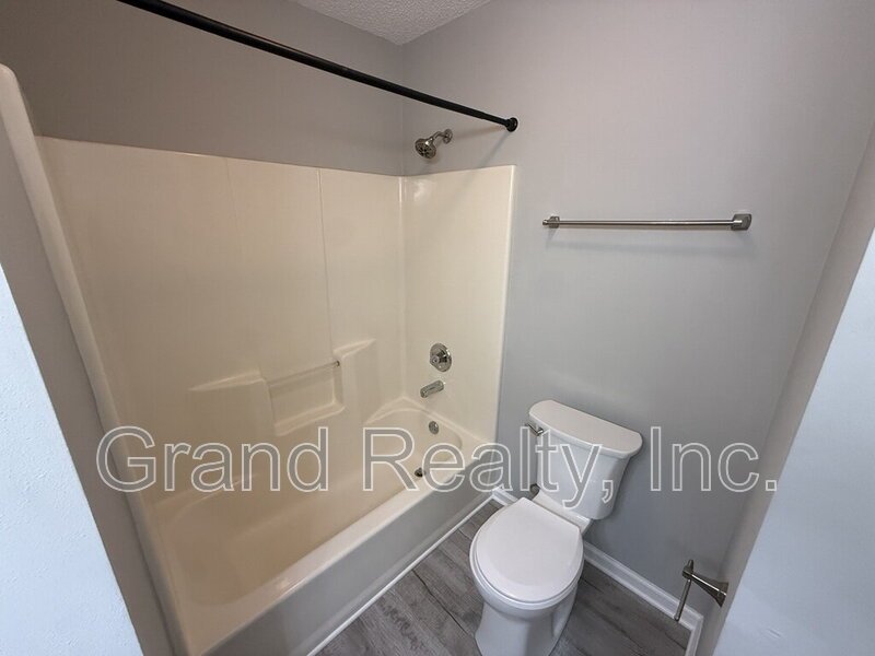 Inviting 3 Bedroom Home in the Heart of Pace with Granite Finishes and a Spacious Screened Porch! property image