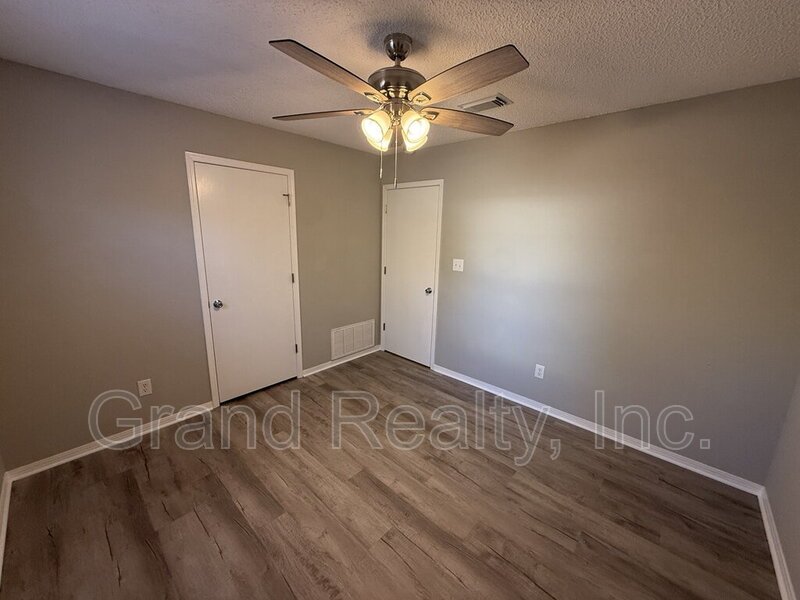 Inviting 3 Bedroom Home in the Heart of Pace with Granite Finishes and a Spacious Screened Porch! property image