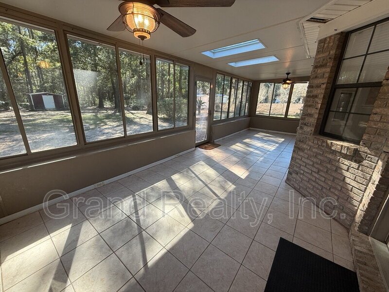 Inviting 3 Bedroom Home in the Heart of Pace with Granite Finishes and a Spacious Screened Porch! property image