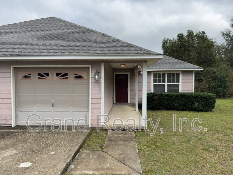 Cute 2-Bedroom, 2-Bath Duplex at 6901 Ella St, Bagdad, FL 32583 - Your Perfect Rental Home Awaits! *Lawncare included!* property image