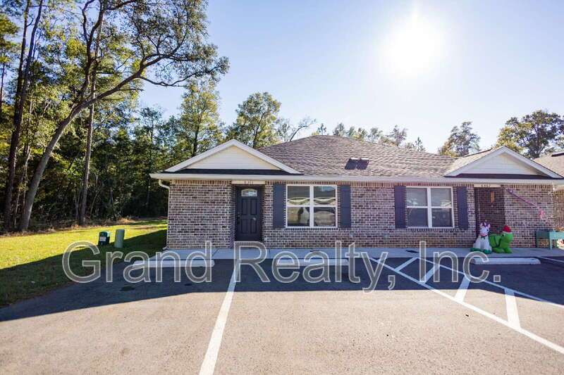 Newer 2 Bedroom, 2 Bathroom Rental in Milton With Water, Trash, & Lawncare Included! Photos & Virtual Tour from Similar Unit. property image