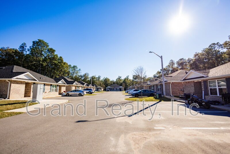 Newer 2 Bedroom, 2 Bathroom Rental in Milton With Water, Trash, & Lawncare Included! Photos & Virtual Tour from Similar Unit. property image
