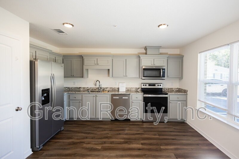 Newer 2 Bedroom, 2 Bathroom Rental in Milton With Water, Trash, & Lawncare Included! Photos & Virtual Tour from Similar Unit. property image