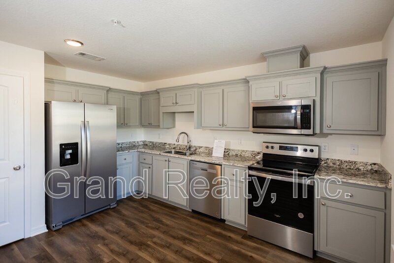 Newer 2 Bedroom, 2 Bathroom Rental in Milton With Water, Trash, & Lawncare Included! Photos & Virtual Tour from Similar Unit. property image