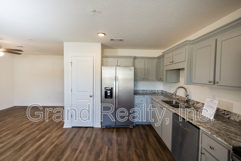 Newer 2 Bedroom, 2 Bathroom Rental in Milton With Water, Trash, & Lawncare Included! Photos & Virtual Tour from Similar Unit. property image