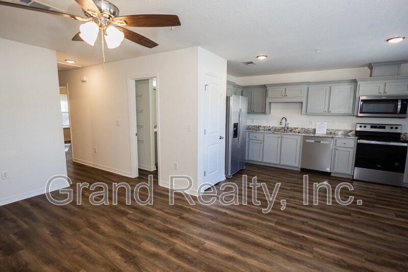 Newer 2 Bedroom, 2 Bathroom Rental in Milton With Water, Trash, & Lawncare Included! Photos & Virtual Tour from Similar Unit. property image