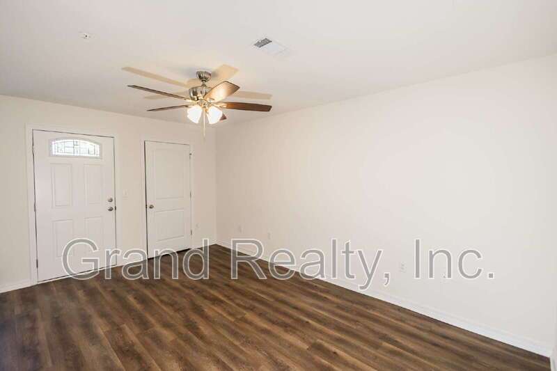 Newer 2 Bedroom, 2 Bathroom Rental in Milton With Water, Trash, & Lawncare Included! Photos & Virtual Tour from Similar Unit. property image