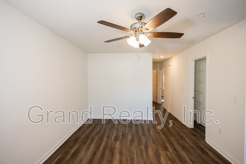 Newer 2 Bedroom, 2 Bathroom Rental in Milton With Water, Trash, & Lawncare Included! Photos & Virtual Tour from Similar Unit. property image