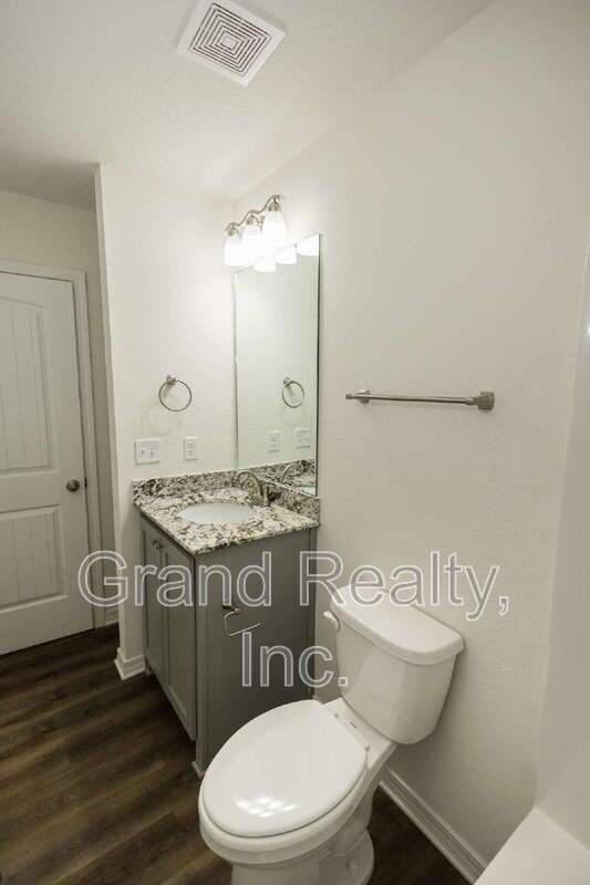 Newer 2 Bedroom, 2 Bathroom Rental in Milton With Water, Trash, & Lawncare Included! Photos & Virtual Tour from Similar Unit. property image