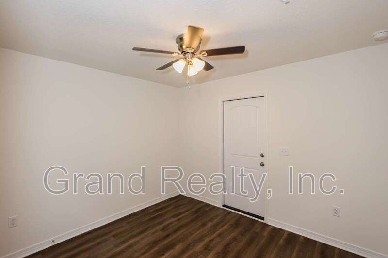 Newer 2 Bedroom, 2 Bathroom Rental in Milton With Water, Trash, & Lawncare Included! Photos & Virtual Tour from Similar Unit. property image