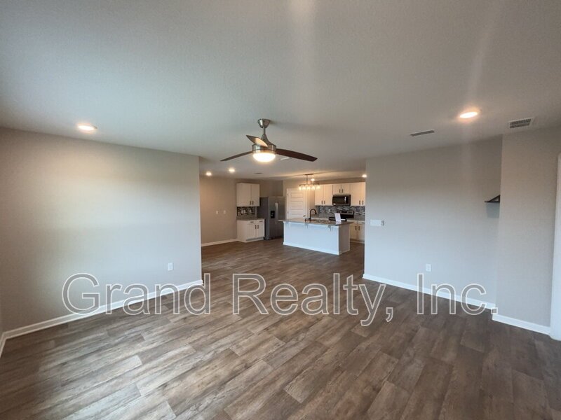 Spacious 4-Bed Home Featuring Granite Countertops & Solar Panels! property image