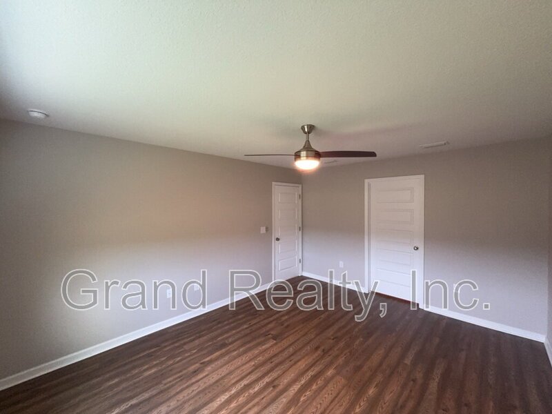Spacious 4-Bed Home Featuring Granite Countertops & Solar Panels! property image