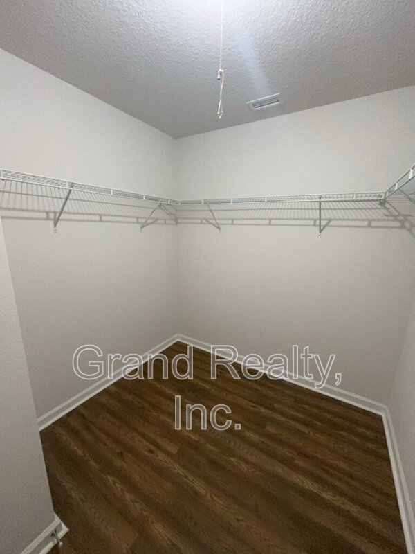 Spacious 4-Bed Home Featuring Granite Countertops & Solar Panels! property image