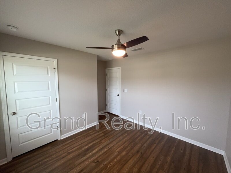 Spacious 4-Bed Home Featuring Granite Countertops & Solar Panels! property image