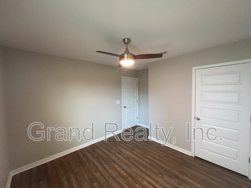 Spacious 4-Bed Home Featuring Granite Countertops & Solar Panels! property image