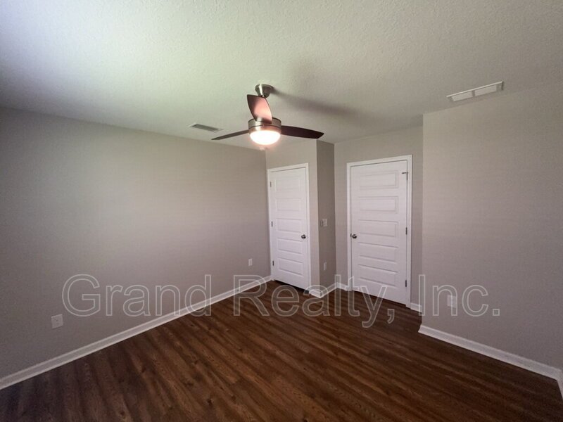 Spacious 4-Bed Home Featuring Granite Countertops & Solar Panels! property image