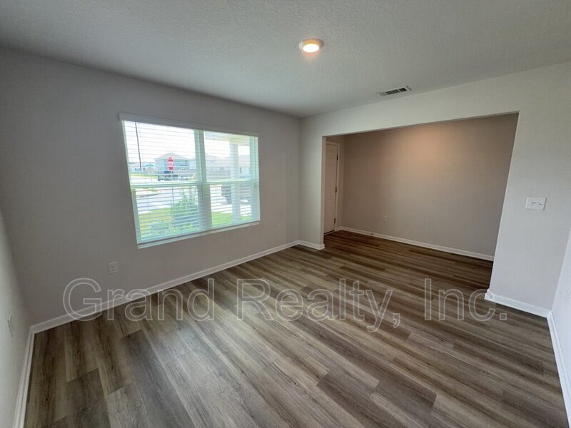 Expansive 5-Bed, 3-Bath Family Home in Pace, FL – 2,556 Sq Ft | 5431 Peach Drive! property image