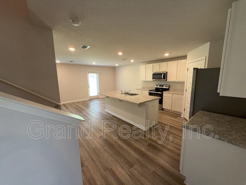 Expansive 5-Bed, 3-Bath Family Home in Pace, FL – 2,556 Sq Ft | 5431 Peach Drive! property image