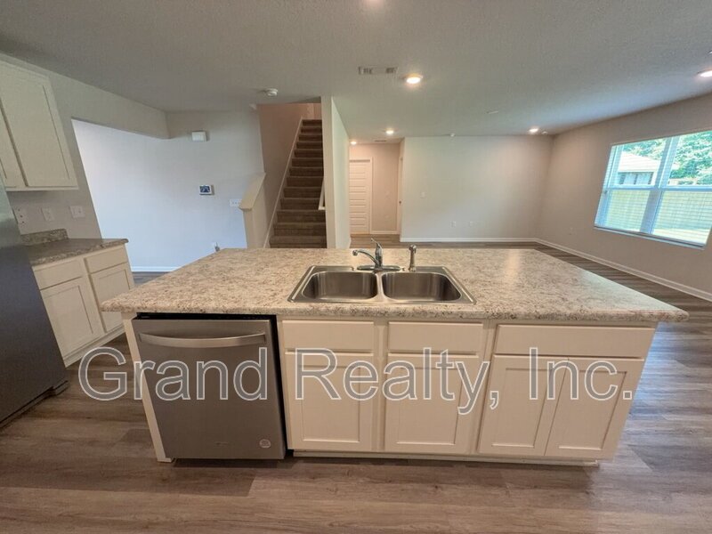 Expansive 5-Bed, 3-Bath Family Home in Pace, FL – 2,556 Sq Ft | 5431 Peach Drive! property image