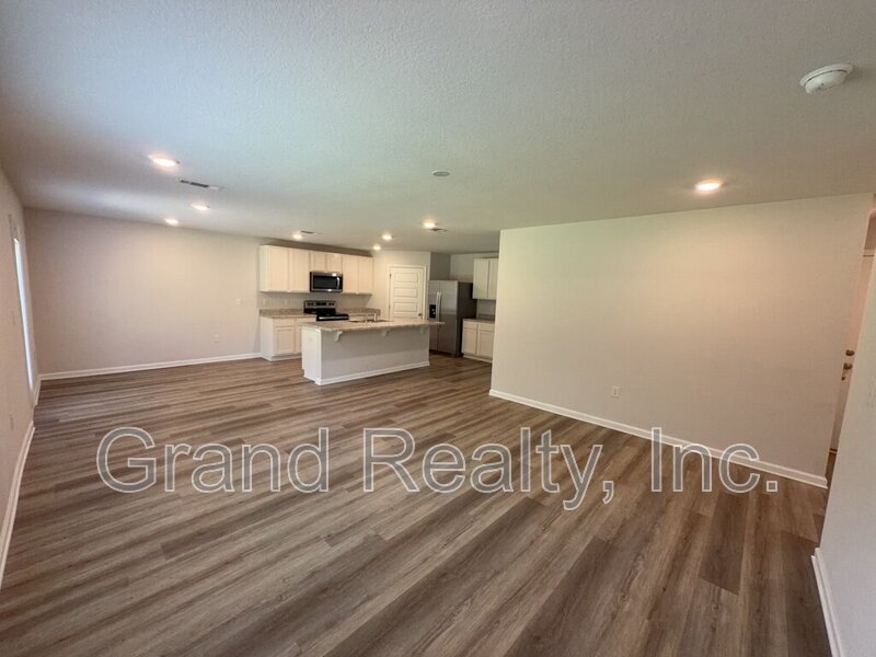 Expansive 5-Bed, 3-Bath Family Home in Pace, FL – 2,556 Sq Ft | 5431 Peach Drive! property image