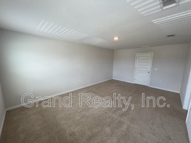 Expansive 5-Bed, 3-Bath Family Home in Pace, FL – 2,556 Sq Ft | 5431 Peach Drive! property image